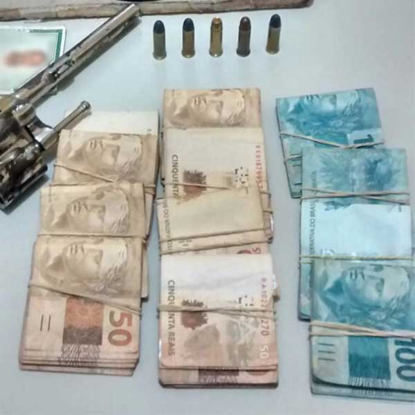 Bandidos armados assaltam ônibus de sacoleiros e levam mais de R$ 21 mil em Martinópolis