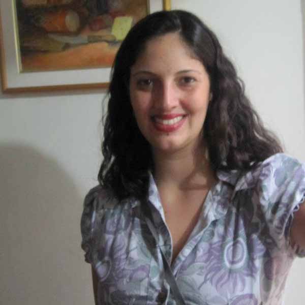 Aline Godinho completa idade nova