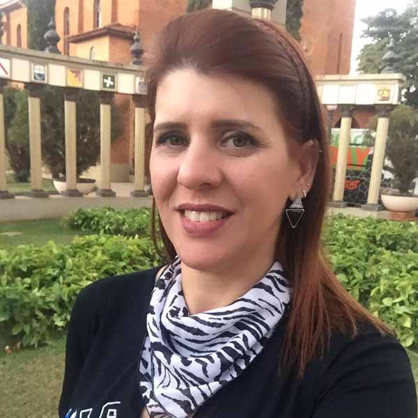 Simone Grilo apaga velinhas neste sabado