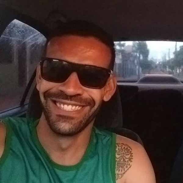 José Eduardo apaga velinhas neste sabado