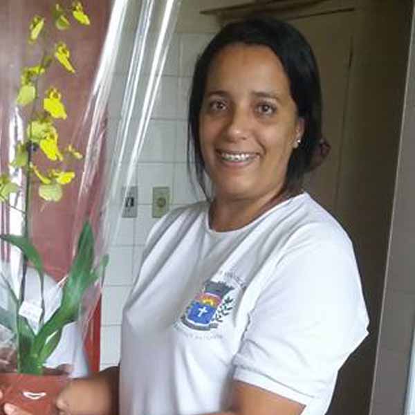 Rosalia Angelica apaga velinhas nesta quarta