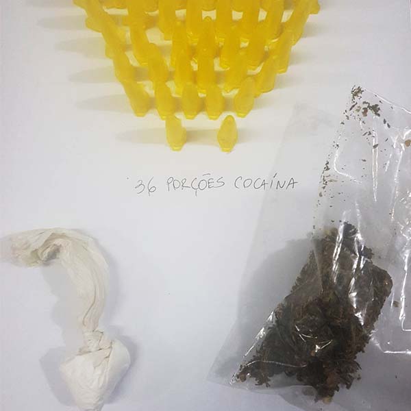PM prende homem após encontrar pinos de cocaína e porção de maconha próximo ao balneário