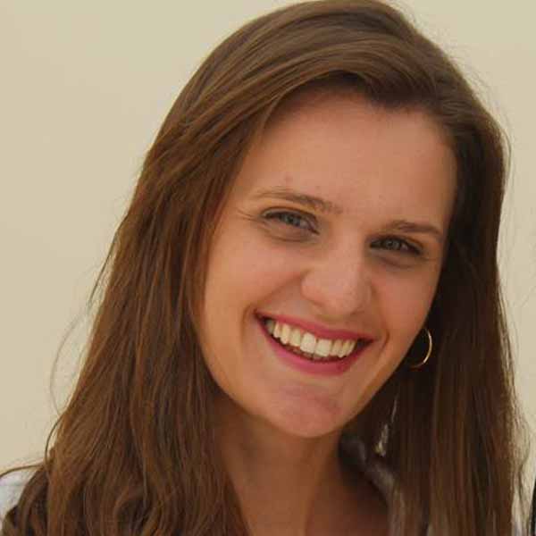 Flavia Cação apaga velinhas nesta quarta