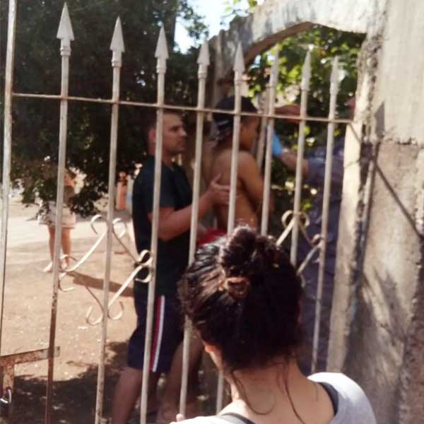Garoto tem lança de portão cravada no braço ao perseguir pipa em Ourinhos