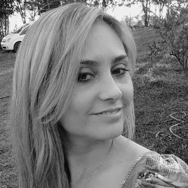 Priscila Krokarez completa idade nova