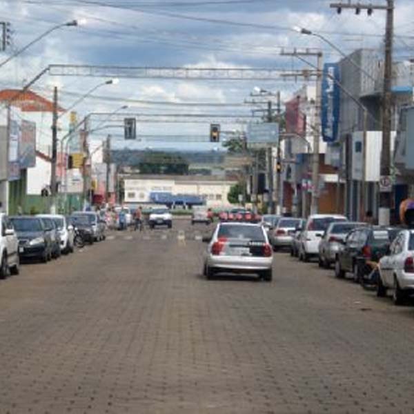 PM faz fiscalizações após receber reclamações sobre veículos estacionados irregularmente