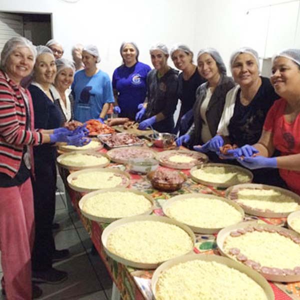 Apan realiza promoção de pizza para arrecadar dinheiro para as competições deste semestre