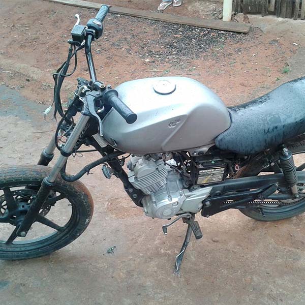 Moto furtada é encontrada sendo desmontada em Paraguaçu Paulista