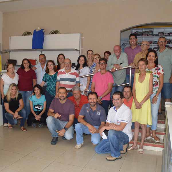 Big Store Confecções recebe o terço empresarial