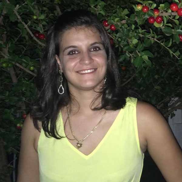 Amanda Gonçalves apaga velinhas nesta sexta