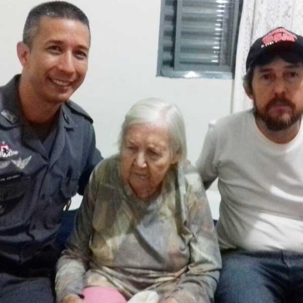 Idosa de 88 anos se engasga durante a refeição e é salva por policiais