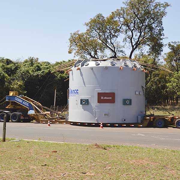 Transporte de peça gigante entre Ourinhos e Paraguaçu Paulista leva seis dias