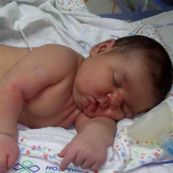 Bebê nasce com quase 6 quilos no Paraná