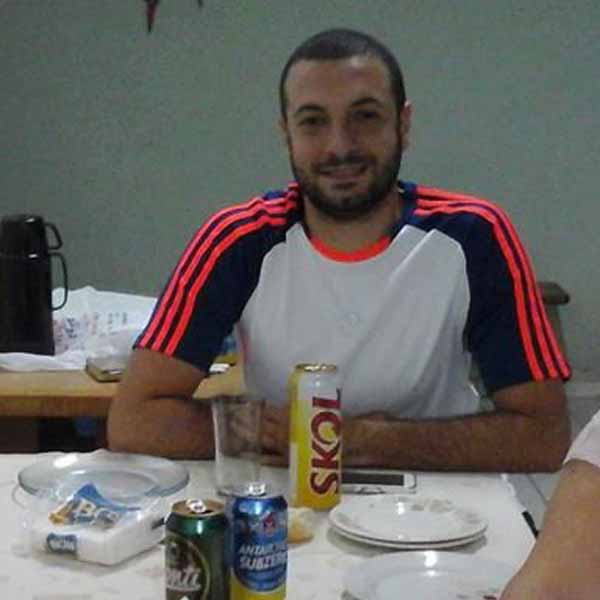 Bruno Furio apaga velinhas nesta terça