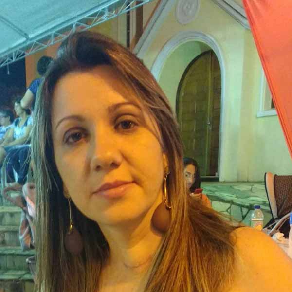 Vanesa Nardi completa idade nova