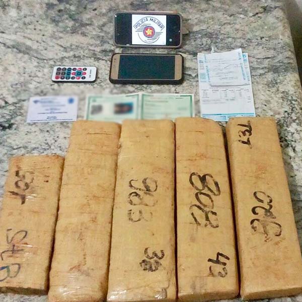 Quase 4 kg de maconha são encontrados em veículo na Barra Funda
