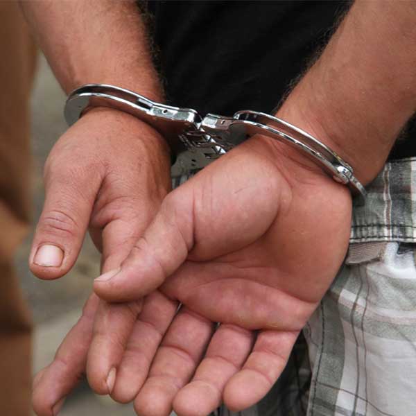 Homem é detido após tentar agarrar mulher que andava por calçada em Rancharia