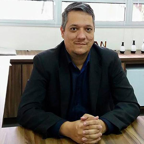 Ian Salomão apaga velinhas nesta sexta