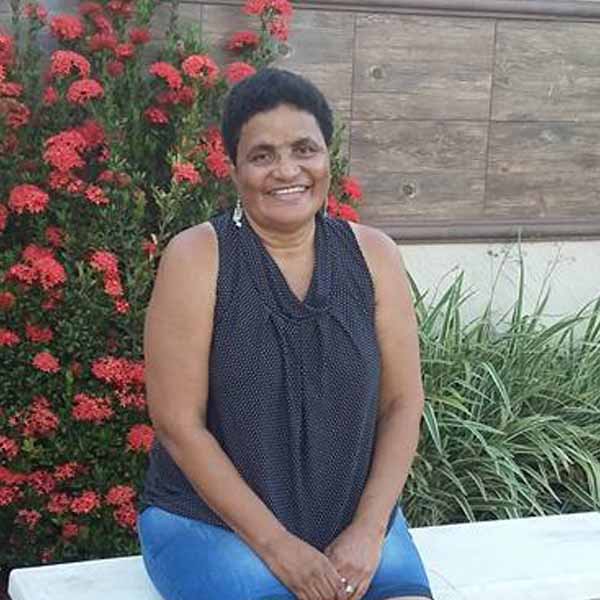Lúcia Aparecida completa idade nova