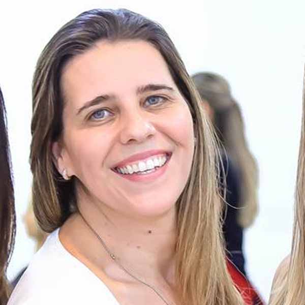 Daniela Cambraia completa idade nova