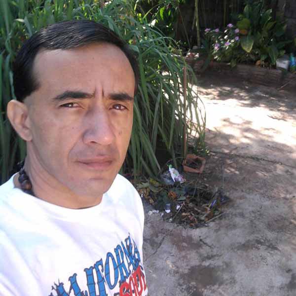 Junior Barbosa apaga velinhas nesta segunda
