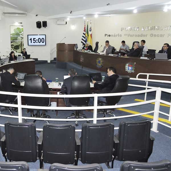 Câmara aprova em 1º turno nova regra para a instalação de postos no município