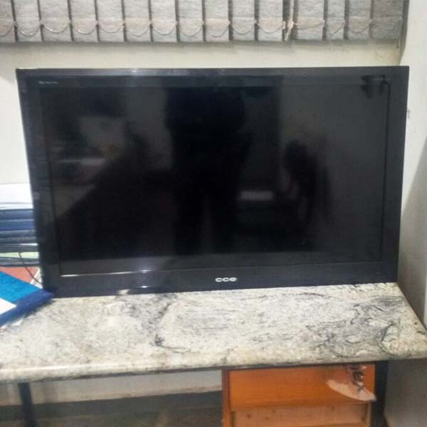 PM encontra TV furtada abandonada atrás de árvore em Paraguaçu Paulista