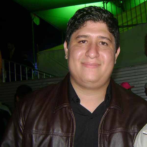 Denis Souza completa idade nova