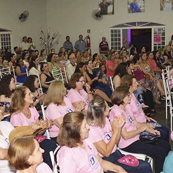 Associação Paraguaçuense de Combate ao Câncer lança Calendário Outubro Rosa 2018