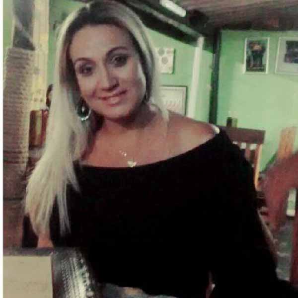 Andrea Araujo celebra mais um ano de vida