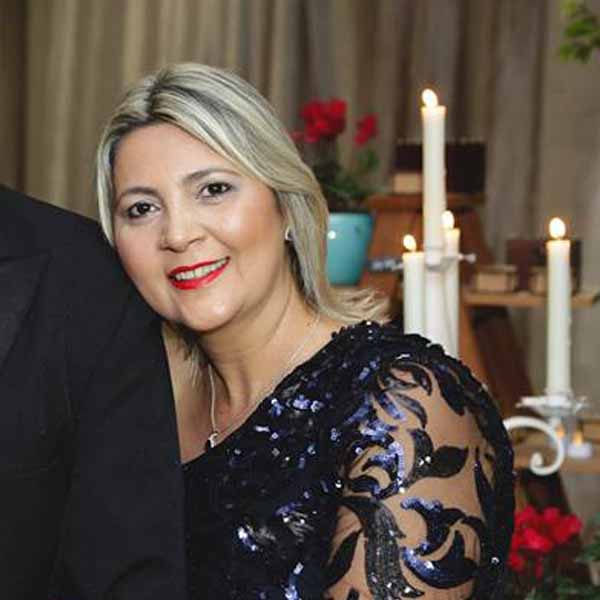 Vania Almeida comemora mais um aniversário