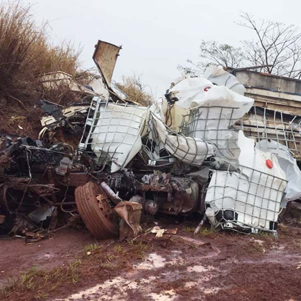 Motorista morre em colisão entre carretas em rodovia de Rancharia