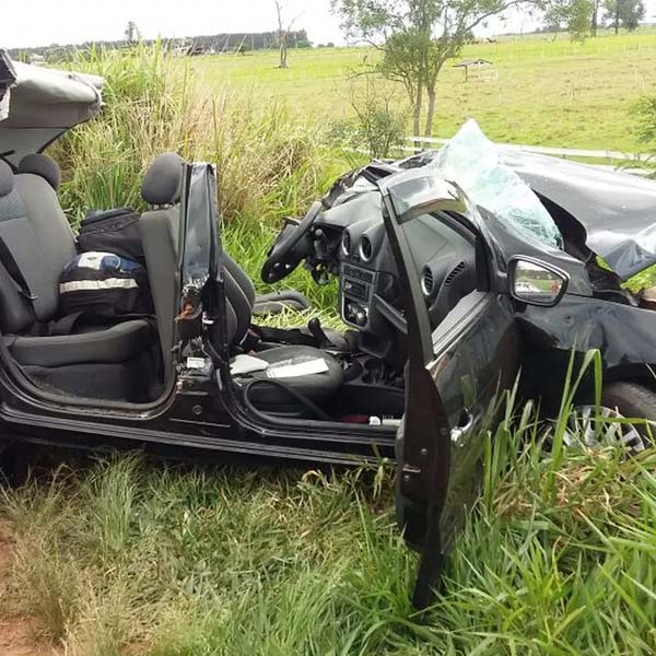 Colisão frontal entre carreta e carro mata motorista em Rancharia