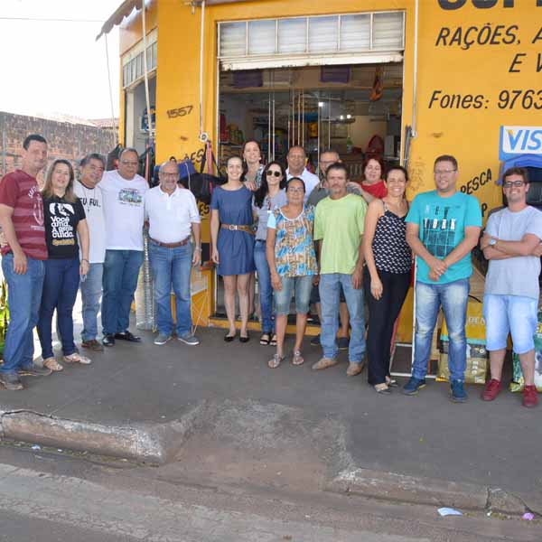 Loja Super Útil recebe o terço empresarial