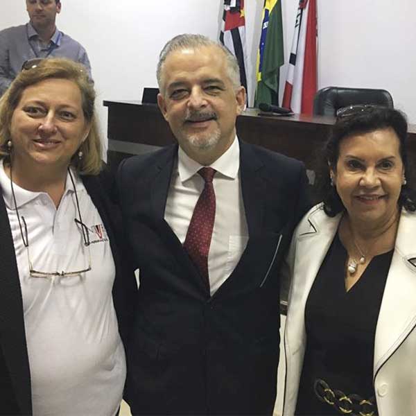 Prefeita Almira reivindica apoio de vice-governador para liberação de verba para Tapa Buraco