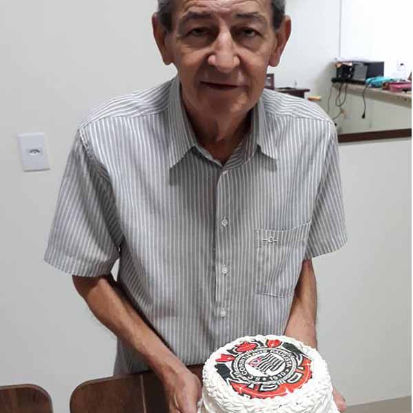 Roberto Torres apaga velinhas neste domingo