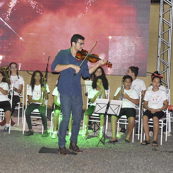 Viação Vacaria faz evento para marcar início das comemorações natalinas