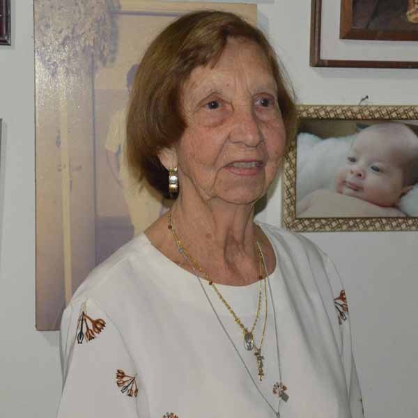 Dnª Tomasia Moreno apaga 85 velinhas hoje