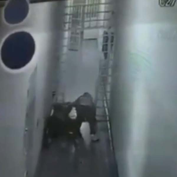 Carcereiro é agredido por preso na cadeia de Lutécia; assista ao vídeo