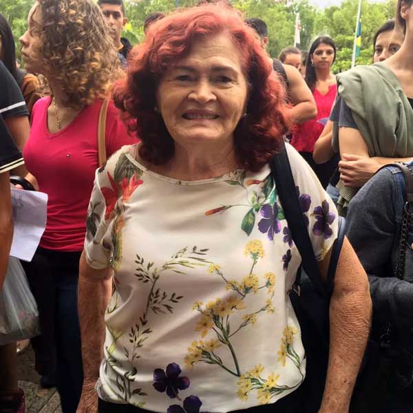 Após formar filhos, aposentada de 77 anos sonha em fazer faculdade: 'Chegou a minha vez'