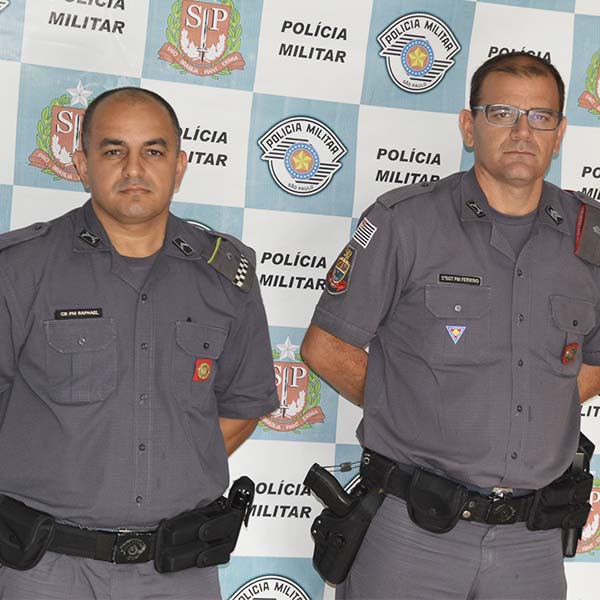 Cabo PM Raphael e 1º Sargento PM Fermino recebem homenagem do Comando da 2ª Cia