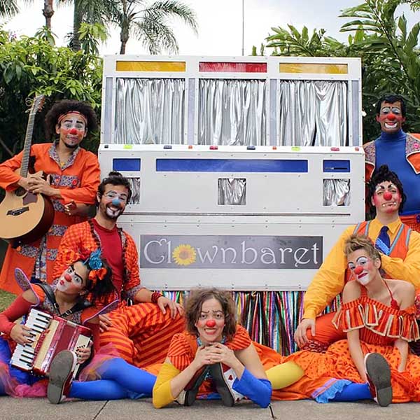 Espetáculo 'Máquina de Brasilidades' se apresenta gratuitamente nesta segunda-feira