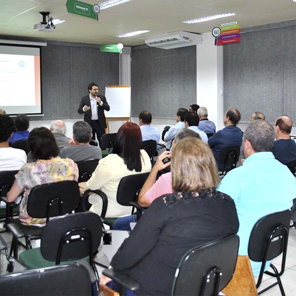 Unimed Assis reúne cooperados com equipe clínica de Marília