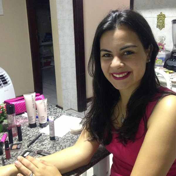 Rosana Vieira apaga velinhas nesta sexta