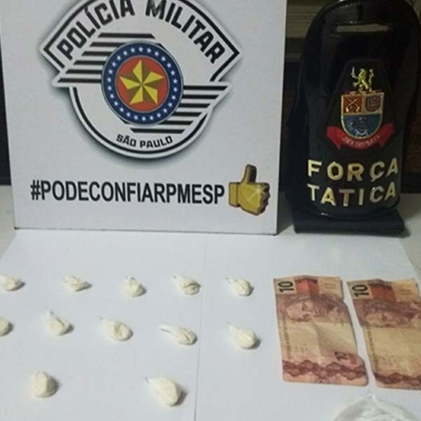 Irmãos são presos após PM flagrar venda de drogas na Murilo Macedo