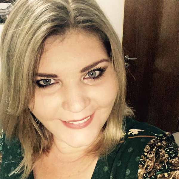 Aline Fernandes apaga velinhas neste domingo