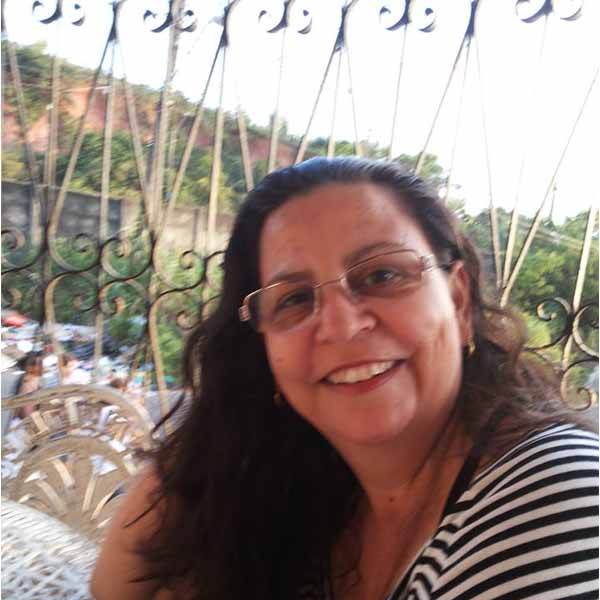 Lucia Simões celebra mais um ano de vida
