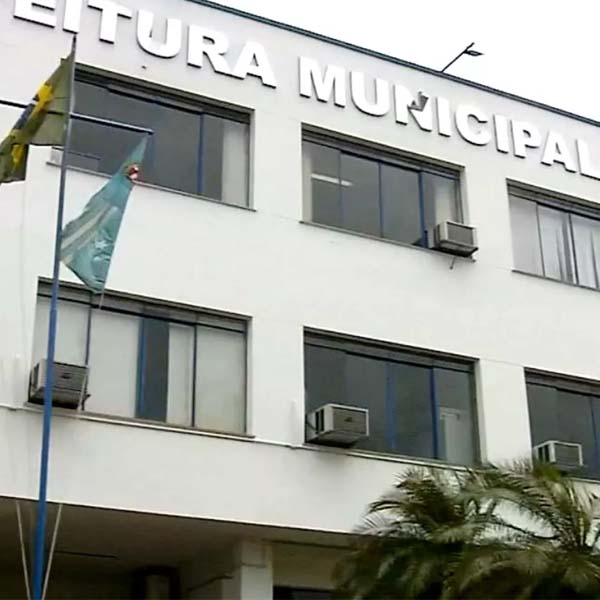 Justiça manda prefeitura de Assis exonerar 158 funcionários comissionados