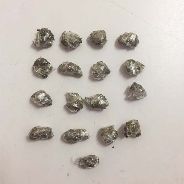 Jovem é preso com porções de maconha escondidas na boca e outras em sua casa