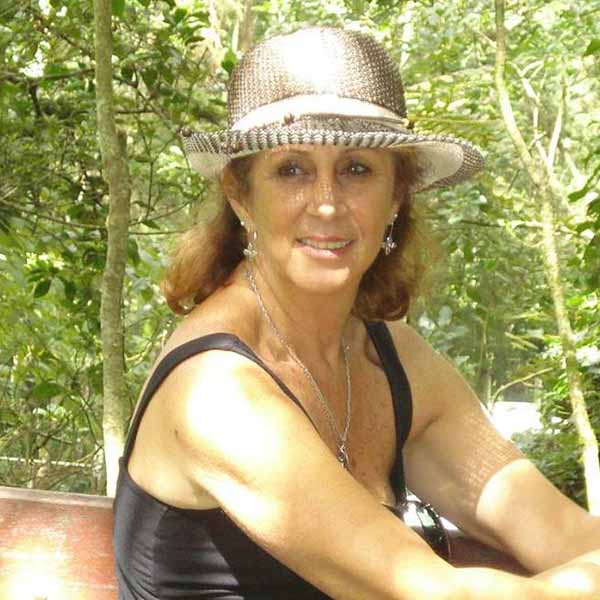 Rosangela Cupido apaga velinhas nesta quinta